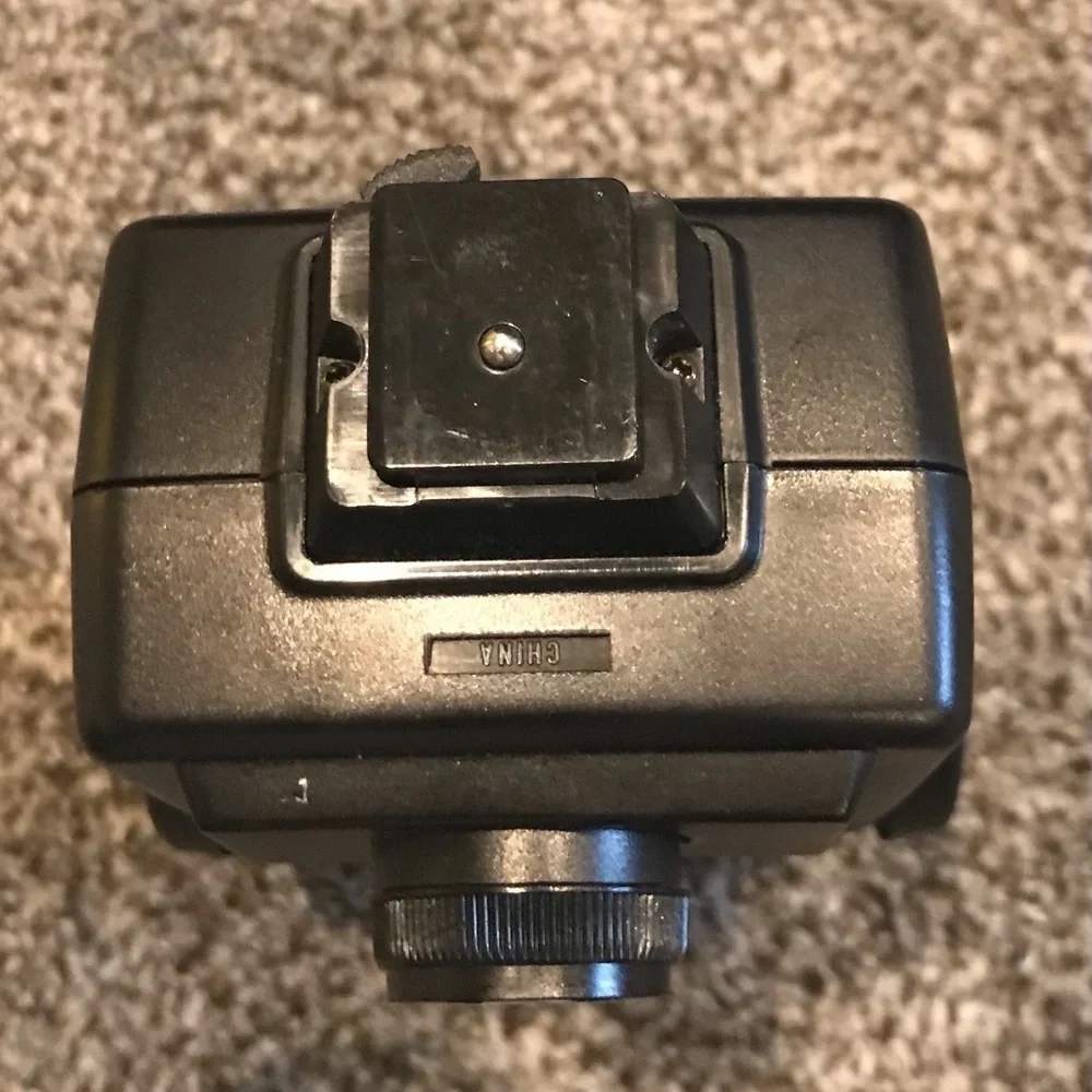UNTESTED- Lot of 2 - Vivitar Auto Camera Flash 252 w/case and 283 Camera Flash